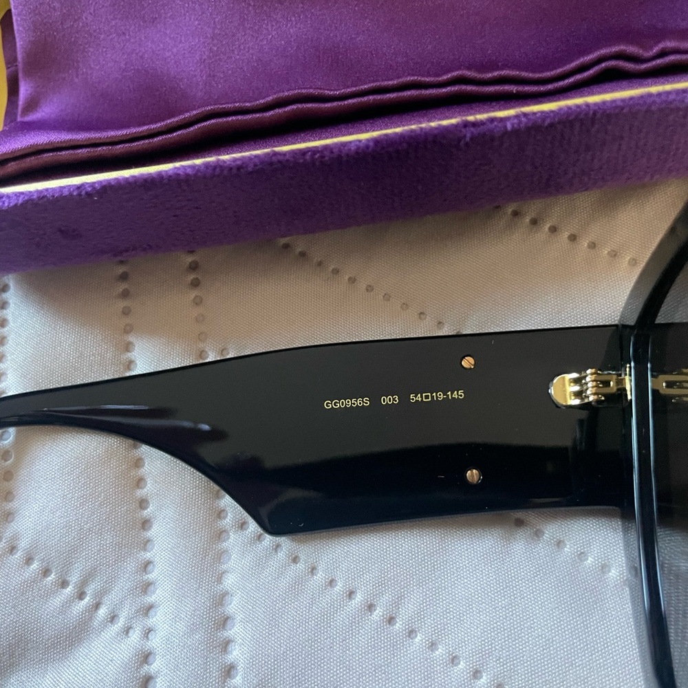 Authentic Gucci Women's Sunglasses in Black with Gold - Picture 5 of 9